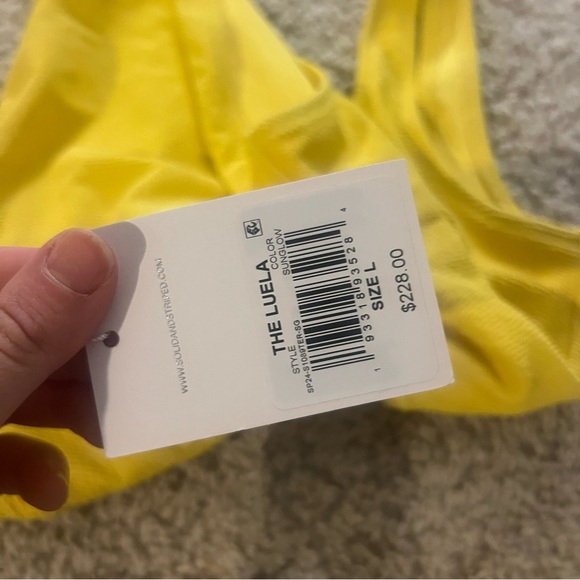 Solid & Striped
Luela One Piece Sunglow NWT - Picture 6 of 6